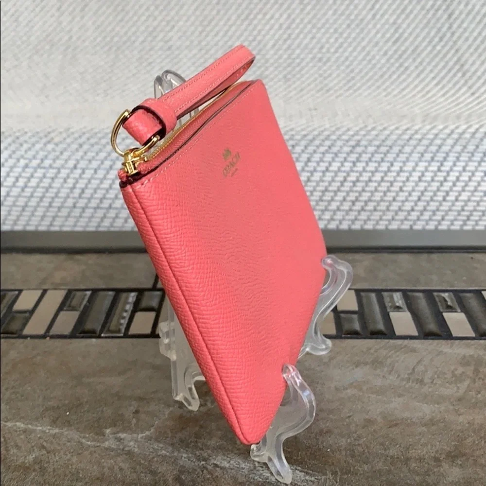 COACH Corner Zip Wristlet Imita gold/Bright Coral